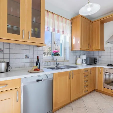 Beautiful In With Kitchen 4*