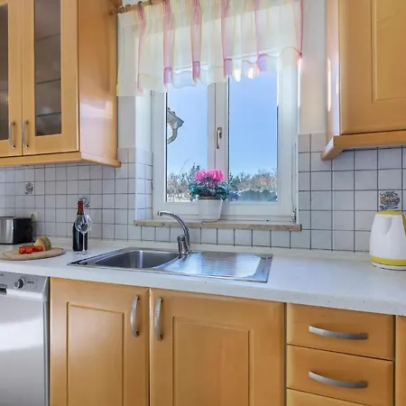 Beautiful In With Kitchen 4*